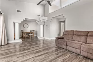 Photo #1: 2432969 Listing