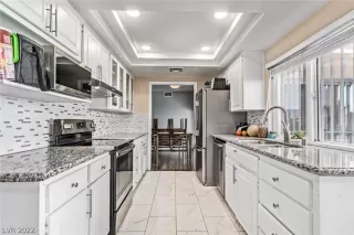 Photo #2: 2432969 Listing