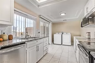 Photo #3: 2432969 Listing