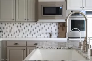 Photo #2: 2432979 Listing 