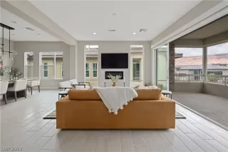 Photo #5: 2432979 Listing 