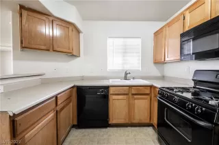 Photo #4: 2433019 Listing 