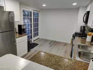 Photo #5: 2433036 Listing 