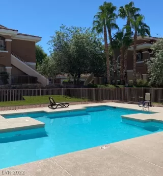 Photo #2: 2433052 Listing 