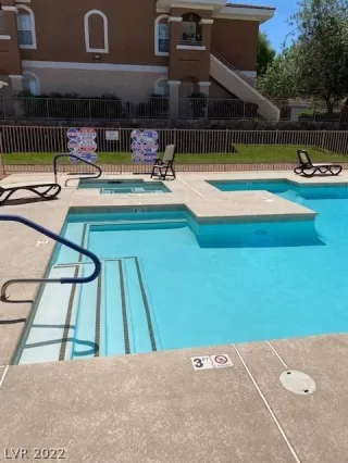 Photo #3: 2433052 Listing 