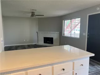 Photo #5: 2433079 Listing 