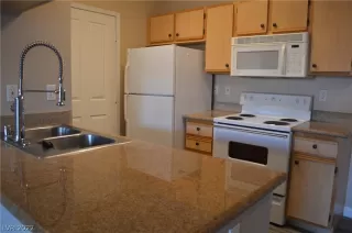 Photo #3: 2433085 Listing