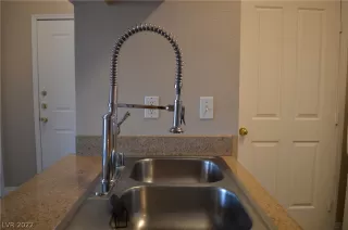 Photo #4: 2433085 Listing