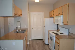 Photo #5: 2433085 Listing