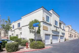 Photo #5: 2433093 Listing