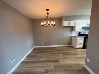 Photo #5: 2433102 Listing