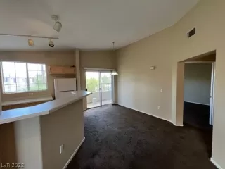 Photo #3: 2433112 Listing