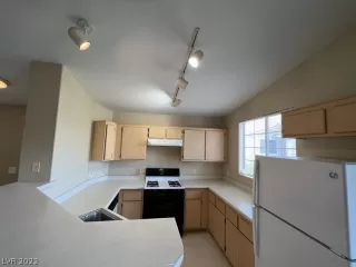 Photo #4: 2433112 Listing