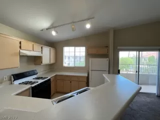 Photo #5: 2433112 Listing