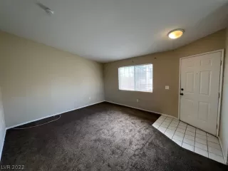 Photo #6: 2433112 Listing