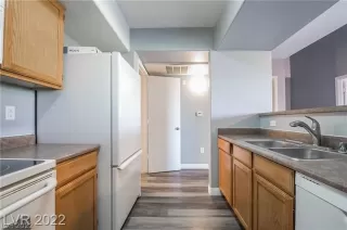 Photo #4: 2433132 Listing