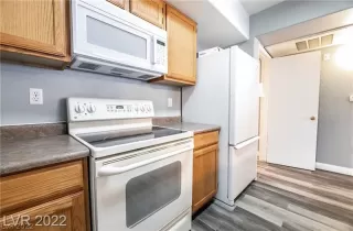 Photo #5: 2433132 Listing