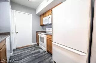 Photo #6: 2433132 Listing