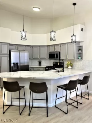 Photo #4: 2433183 Listing