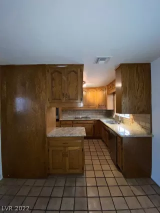 Photo #5: 2433193 Listing 