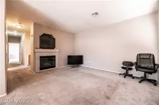 Photo #4: 2433201 Listing