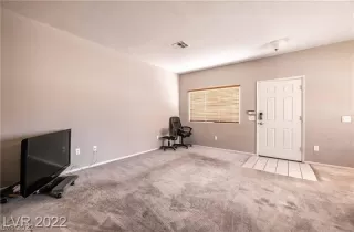 Photo #5: 2433201 Listing