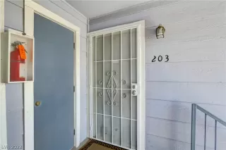 Photo #4: 2433203 Listing