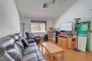 Photo #5: 2433203 Listing