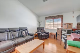 Photo #6: 2433203 Listing