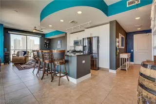 Photo #1: 2433206 Listing 