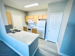 Photo #3: 2433222 Listing