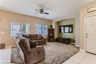 Photo #5: 2433291 Listing