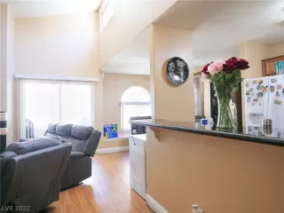 Photo #3: 2433297 Listing 