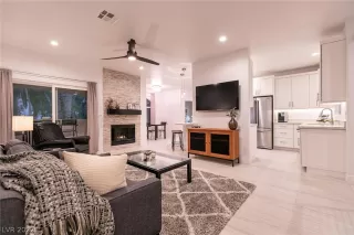 Photo #5: 2433303 Listing 