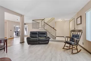 Photo #3: 2433371 Listing