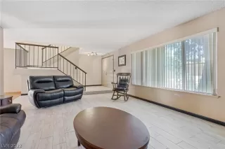 Photo #5: 2433371 Listing