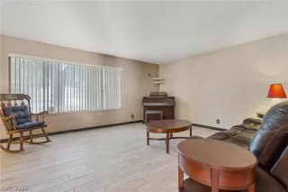 Photo #6: 2433371 Listing