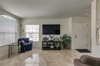 Photo #4: 2433378 Listing