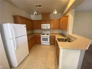 Photo #4: 2433406 Listing 