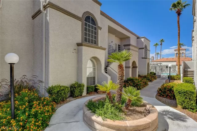 MLS: 2433416 Condo For Sale