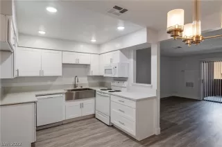 Photo #3: 2433417 Listing