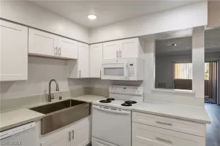 Photo #4: 2433417 Listing