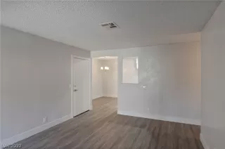 Photo #6: 2433417 Listing