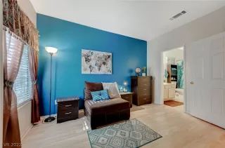 Photo #5: 2433446 Listing