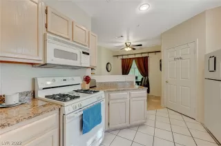 Photo #6: 2433446 Listing