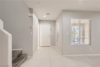 Photo #3: 2433478 Listing