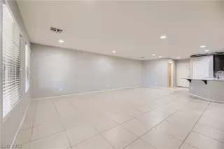 Photo #4: 2433478 Listing