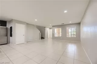 Photo #6: 2433478 Listing