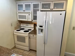 Photo #4: 2433486 Listing 