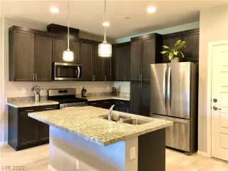 Photo #5: 2433497 Listing